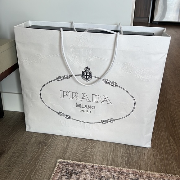 NWT Prada full-grain Leather Bag - Picture 5 of 5